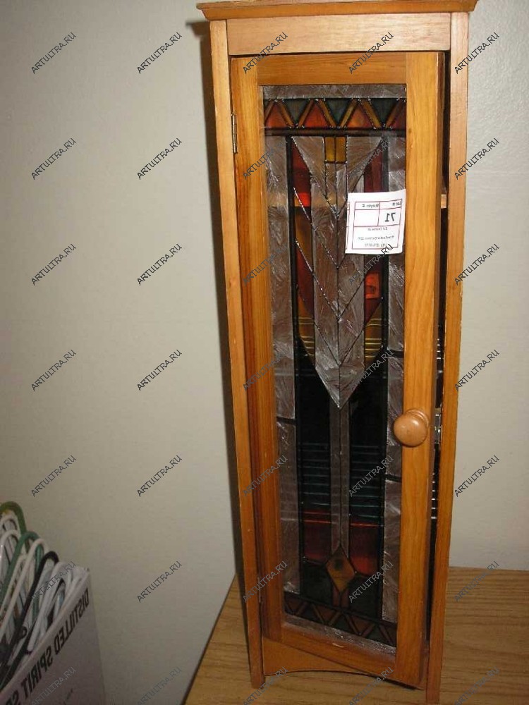 Шкаф с лаковым витражом